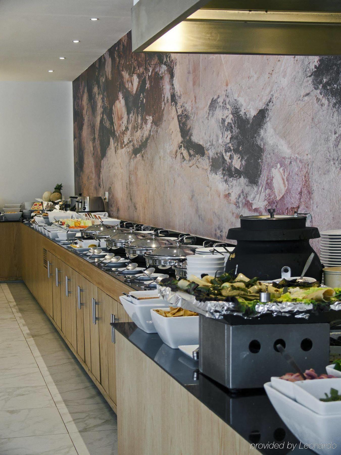 Fiesta Inn León Ristorante foto